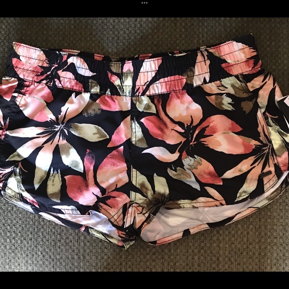 Volcom Pants - VOLCOM 50+UPF Tropic Rush 2 NWTs Women’s Elastic Waist Shorts Size M